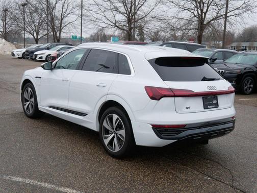 2024 Audi Q8 e-tron Premium Plus
