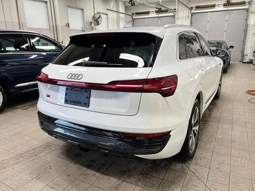 2024 Audi Q8 e-tron Premium Plus