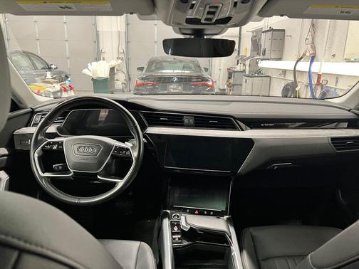 2024 Audi Q8 e-tron Premium Plus