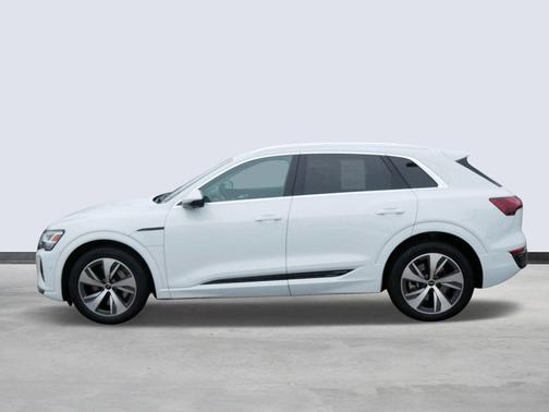 2024 Audi Q8 e-tron Premium Plus