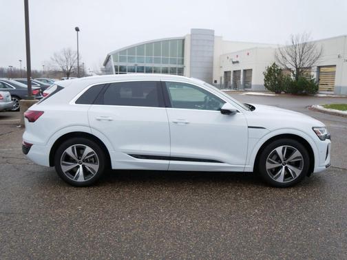 2024 Audi Q8 e-tron Premium Plus