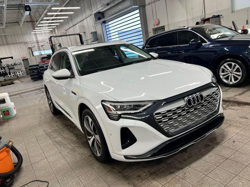 2024 Audi Q8 e-tron Premium Plus