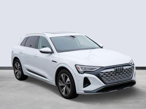 2024 Audi Q8 e-tron Premium Plus