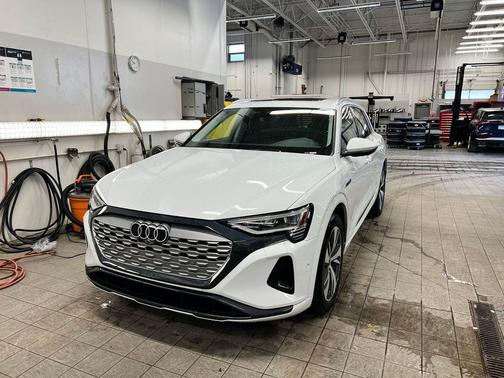 2024 Audi Q8 e-tron Premium Plus