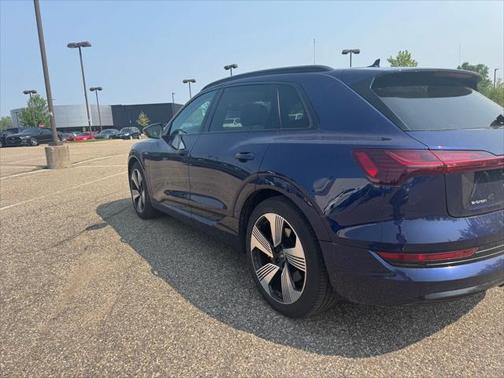 2022 Audi e-tron Premium Plus
