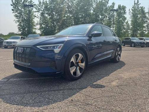 2022 Audi e-tron Premium Plus