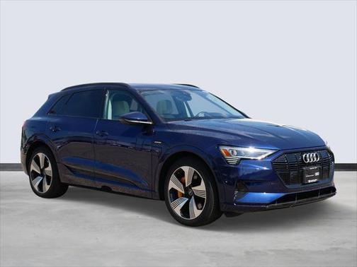 2022 Audi e-tron Premium Plus