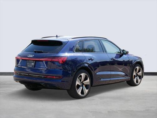 2022 Audi e-tron Premium Plus