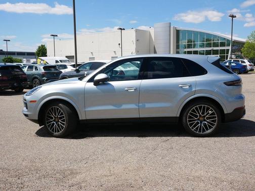 Dolomite Silver Metallic 2023 Porsche Cayenne Cayenne