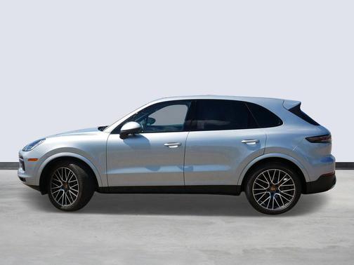 Dolomite Silver Metallic 2023 Porsche Cayenne Cayenne