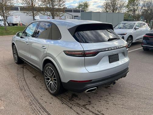 Dolomite Silver Metallic 2023 Porsche Cayenne Cayenne