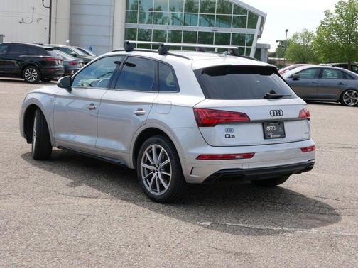 Florett Silver Metallic 2023 Audi Q5 e 55 S line Prestige