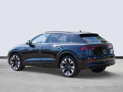 2025 Audi Q8 55 Premium Plus