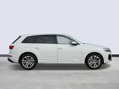 2026 Audi Q7 55 Premium Plus