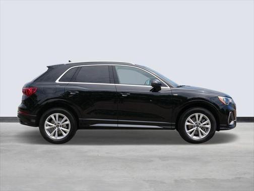 2022 Audi Q3 45 S line Premium