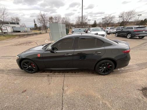 Vulcano Black Metallic 2017 Alfa Romeo Giulia Ti