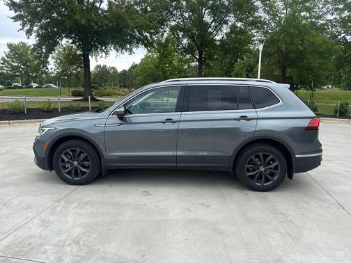 Platinum Gray Metallic 2022 Volkswagen Tiguan 2.0T SE 4MOTION