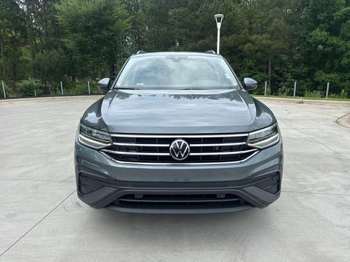 Platinum Gray Metallic 2022 Volkswagen Tiguan 2.0T SE 4MOTION