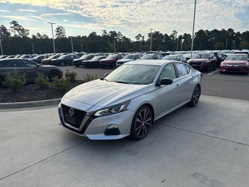 2022 Nissan Altima SR FWD