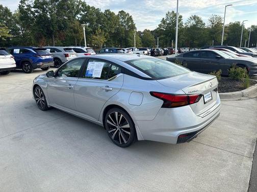 2022 Nissan Altima SR FWD