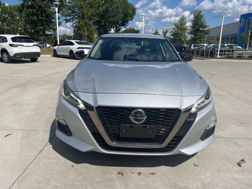 2022 Nissan Altima SR FWD