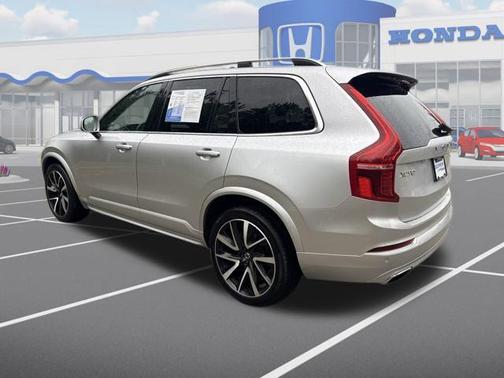 2019 Volvo XC90 T6 Momentum