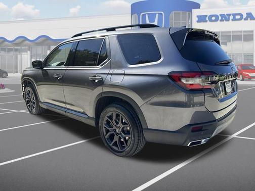 2025 Honda Pilot Touring 8-Passenger