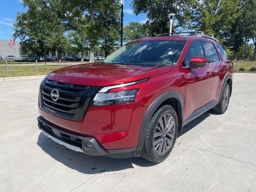 2023 Nissan Pathfinder SL 4WD