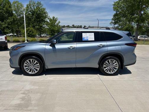 2024 Toyota Highlander LE