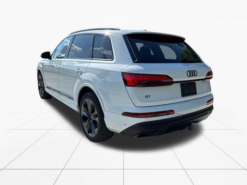 Glacier White Metallic 2025 Audi Q7 55 Premium Plus