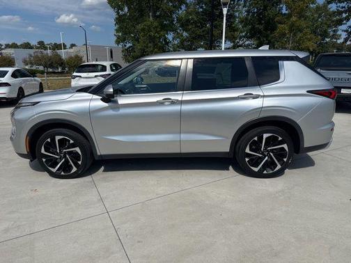 2022 Mitsubishi Outlander SE