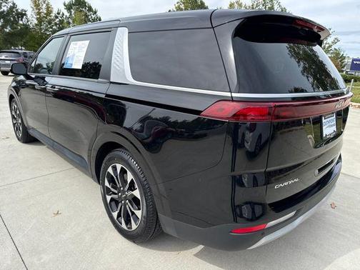 2024 Kia Carnival EX