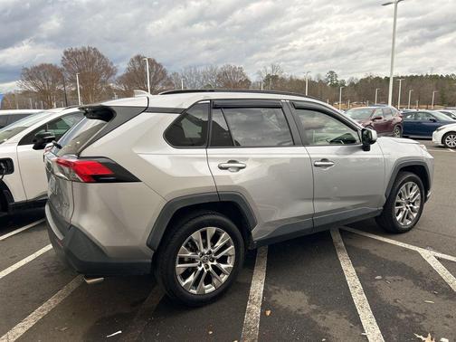2019 Toyota RAV4 XLE Premium