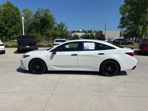 2022 Toyota Avalon Hybrid XSE