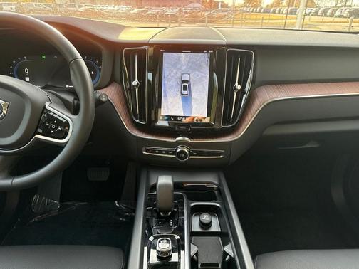 2024 Volvo XC60 B5 Plus Dark Theme
