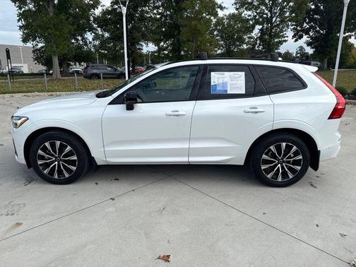 2024 Volvo XC60 B5 Plus Dark Theme