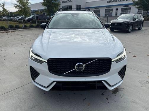 2024 Volvo XC60 B5 Plus Dark Theme