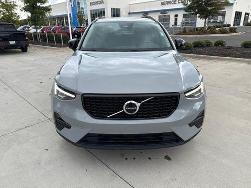 2024 Volvo XC40 B5 Core