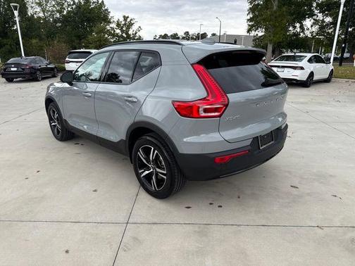 2024 Volvo XC40 B5 Core