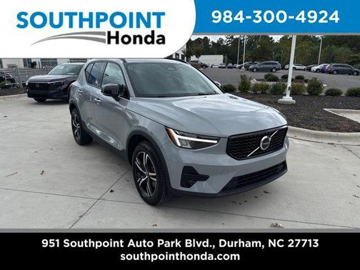 2024 Volvo XC40 B5 Core
