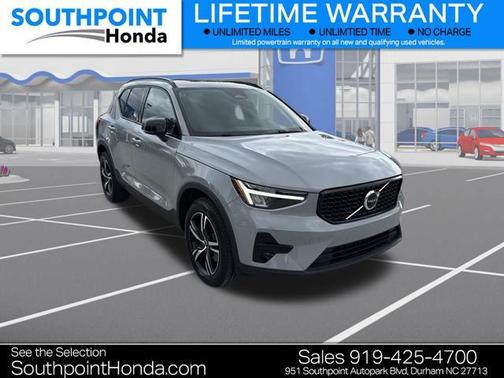2024 Volvo XC40 B5 Core