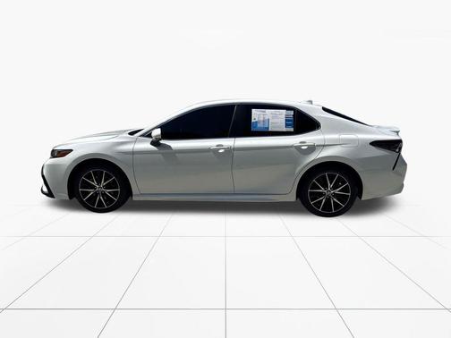 Ice Cap 2024 Toyota Camry SE