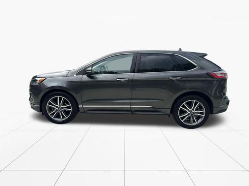 Magnetic 2019 Ford Edge Titanium