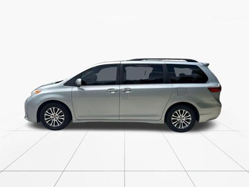 Celestial Silver Metallic 2020 Toyota Sienna XLE