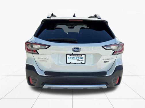Crystal White Pearl 2020 Subaru Outback Limited