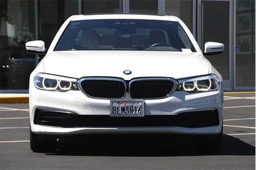 Photo 2 of 50 of 2019 BMW 530e iPerformance