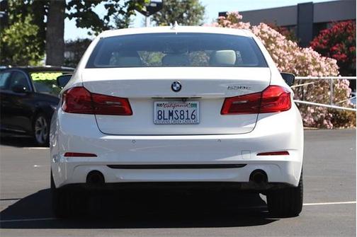 Photo 5 of 50 of 2019 BMW 530e iPerformance