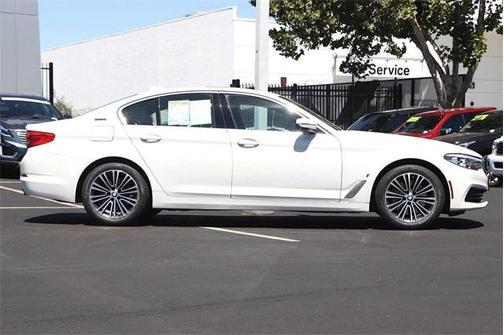 Photo 3 of 50 of 2019 BMW 530e iPerformance