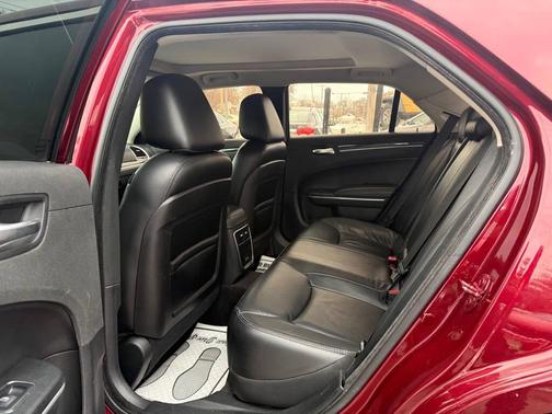 2016 Chrysler 300 Limited