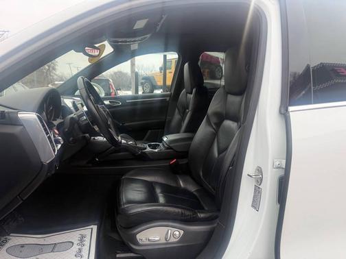 2016 Porsche Cayenne Cayenne